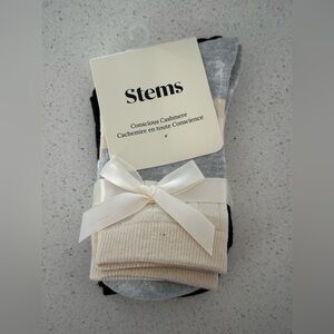 ✨NWT✨Stems: Women’s 2 Pack Conscious Cashmere Socks